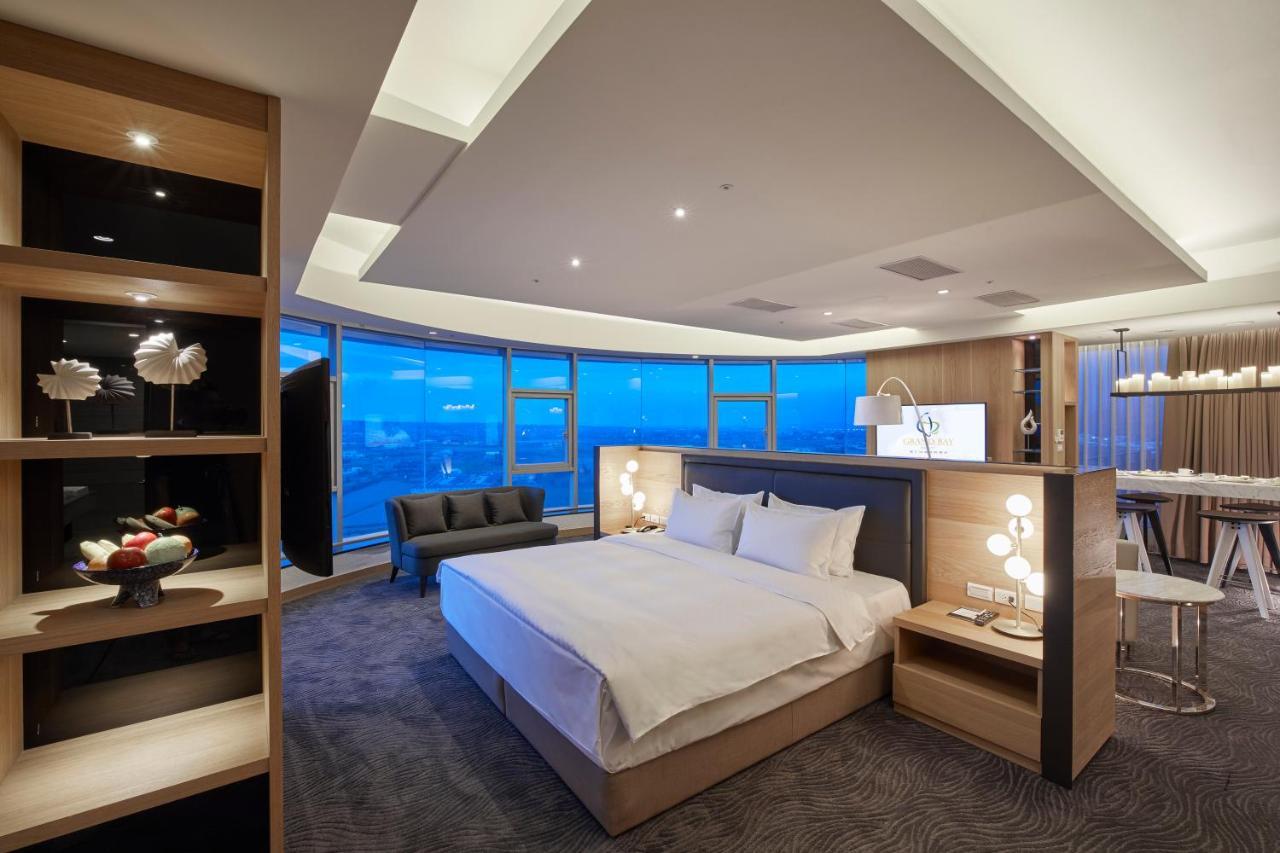 Grand Bay Resort Hotel Heng-ch'un Екстериор снимка A suite at the hotel