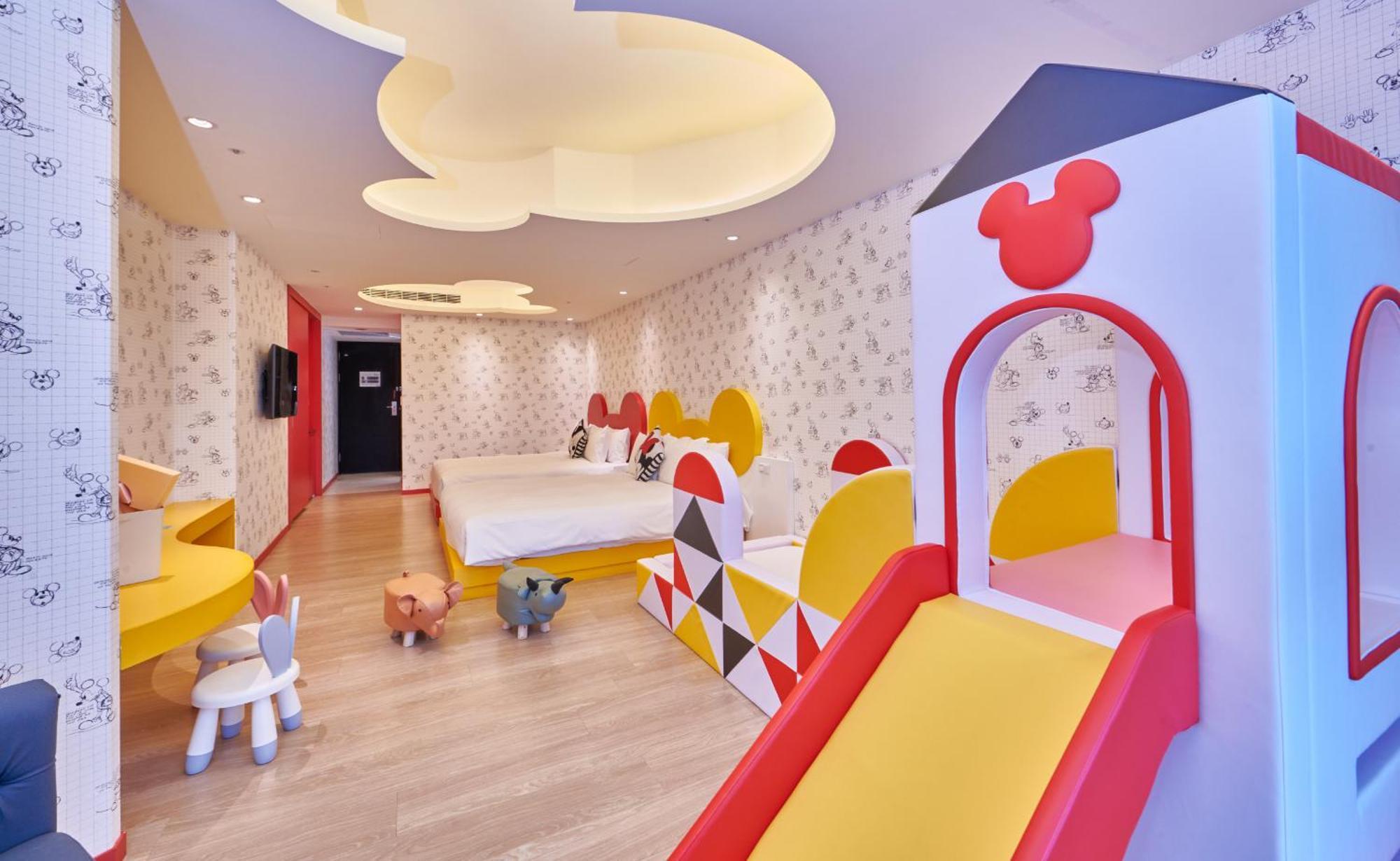 Grand Bay Resort Hotel Heng-ch'un Екстериор снимка A Disney themed room at the hotel